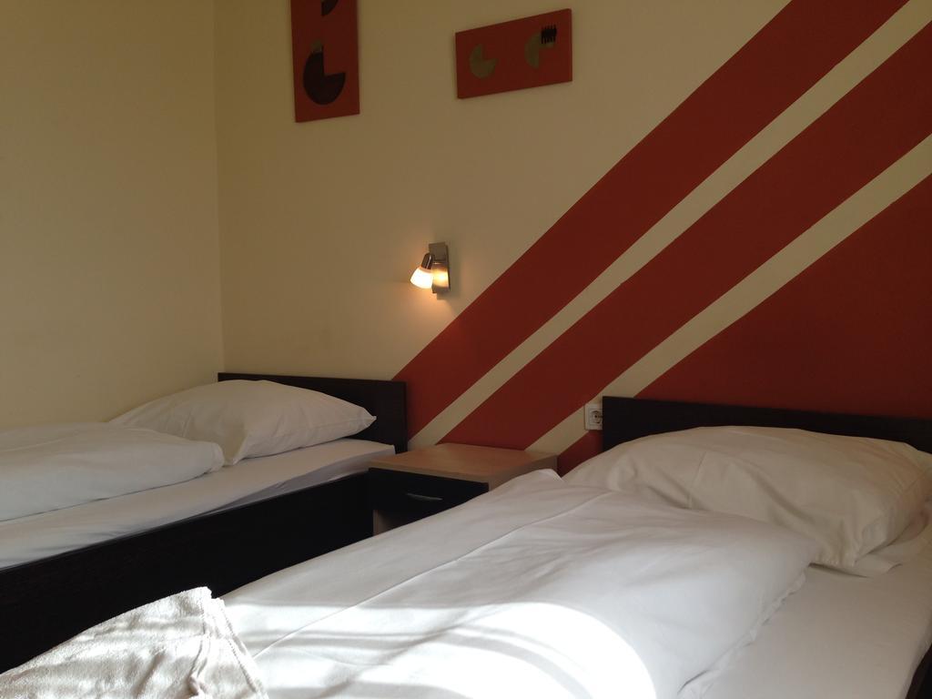 City Hotel Agoston Pecs Room photo